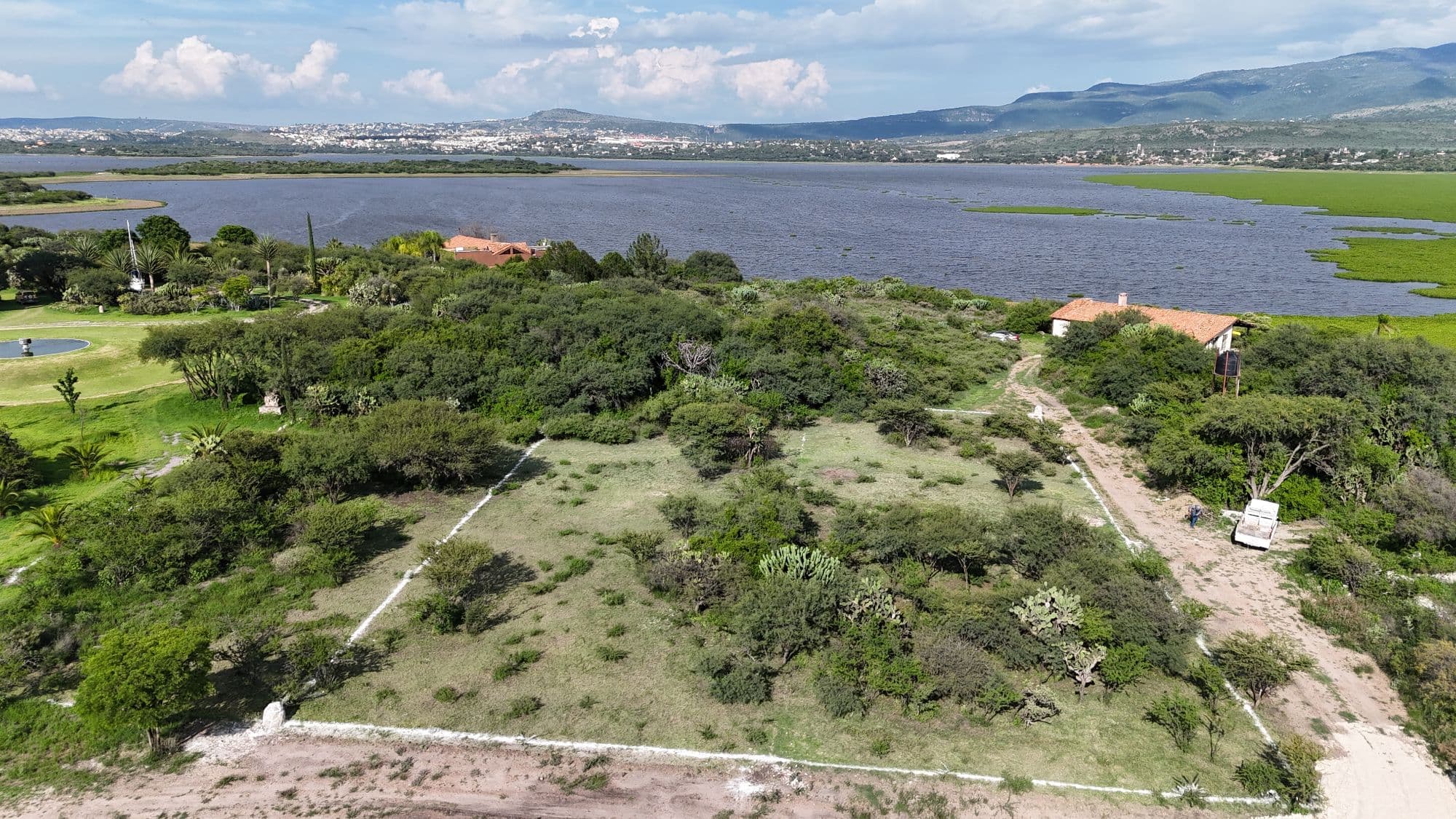 LOTE 1 PRIME FRENTE A LA PRESA EN VENTA — photo 4 of 10