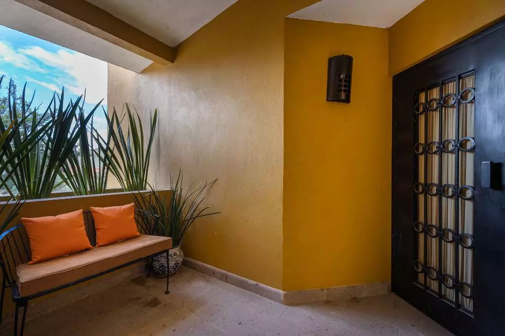 Stunning 2 Bed, 2 Bath, Upper Floor — photo 9 of 10