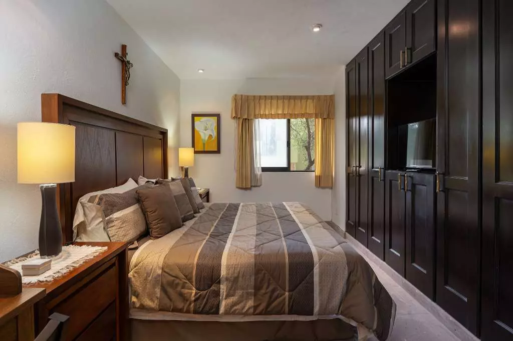Stunning 2 Bed, 2 Bath, Upper Floor — photo 8 of 10
