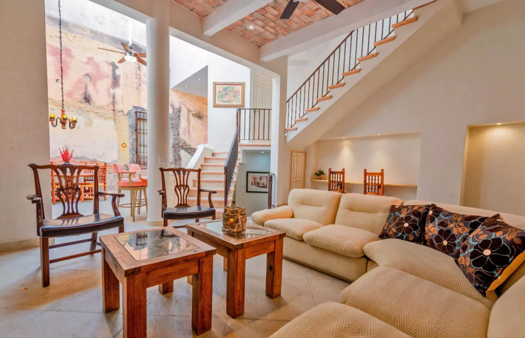 Casa Romance — photo 1 of 10