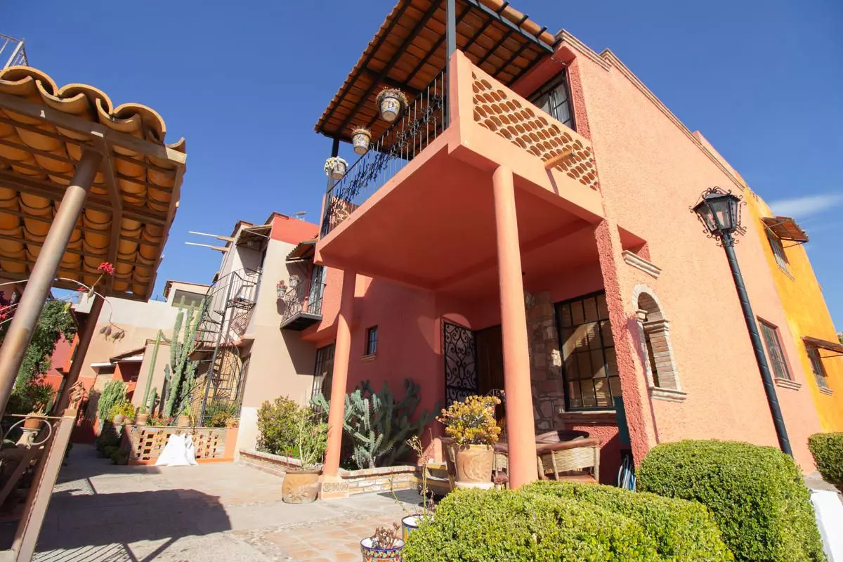 R27 House For Rent in Santa Julia — photo 1 of 10