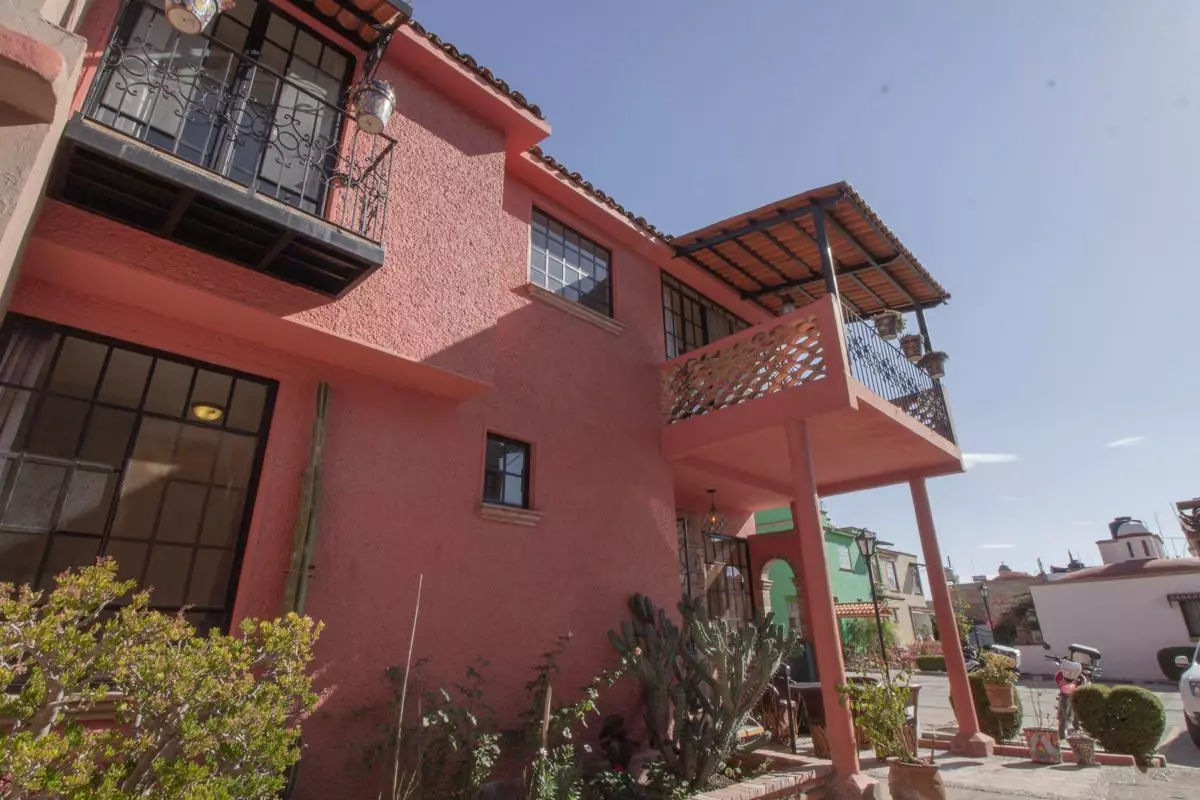 R27 House For Rent in Santa Julia — photo 2 of 10