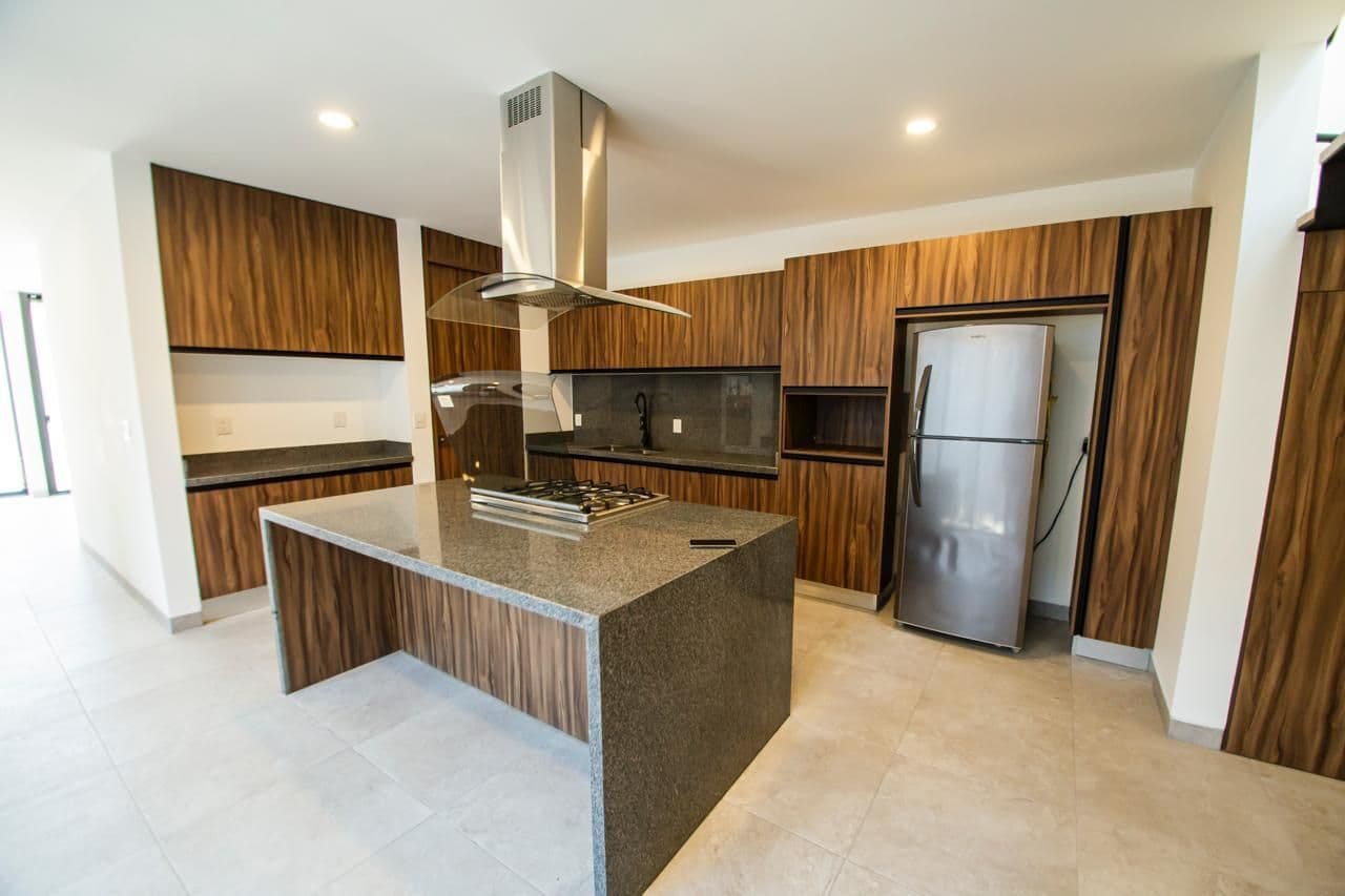 Casa en renta en el exclusivo Fraccionamiento Zirándaro — photo 1 of 10
