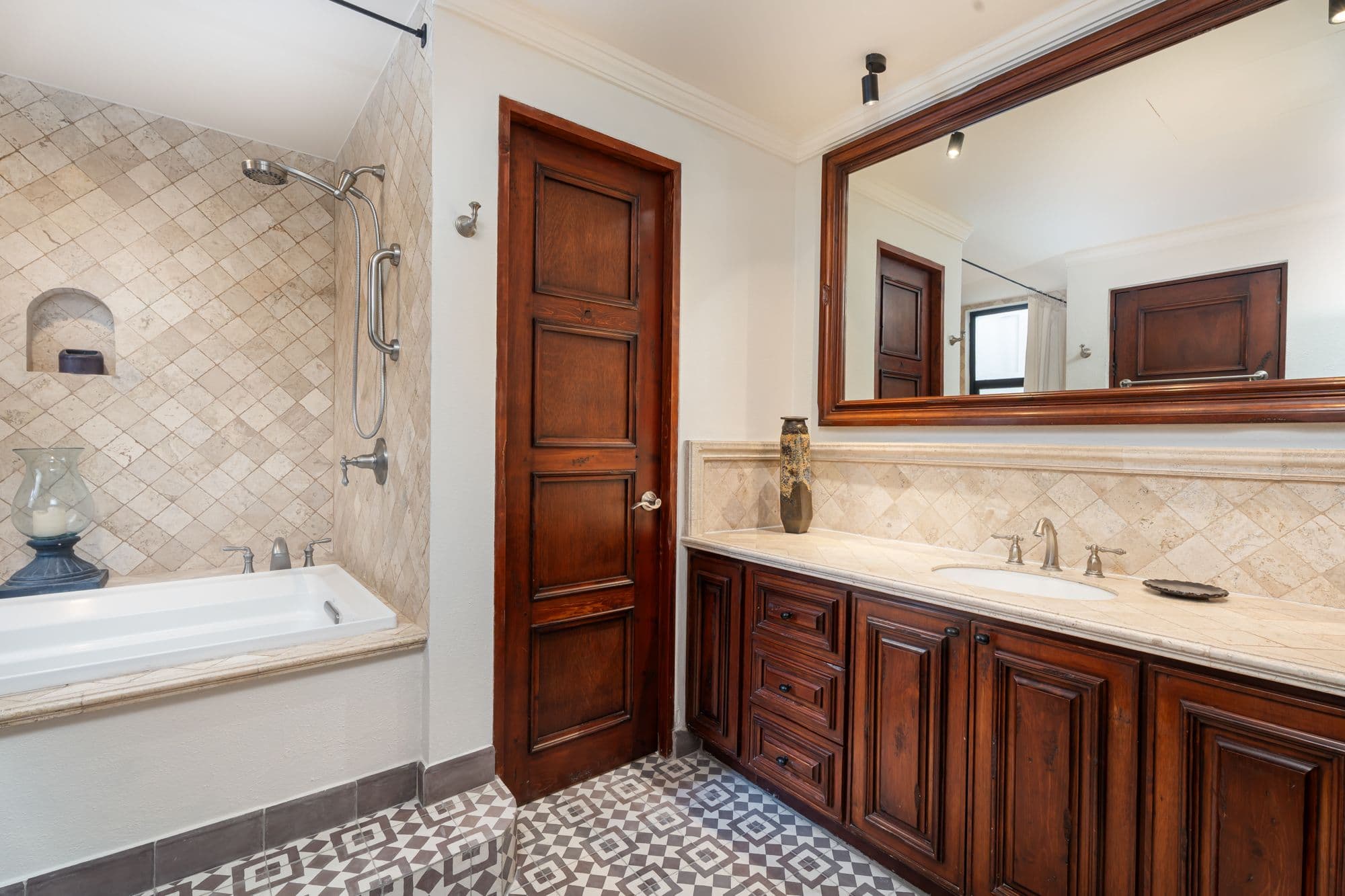 Rosewood 2a — photo 9 of 10