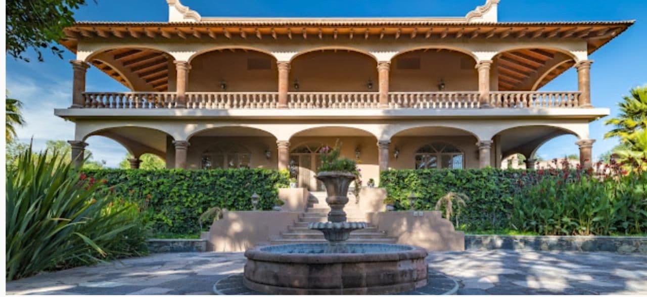 CASA LAS PALMAS — photo 1 of 10