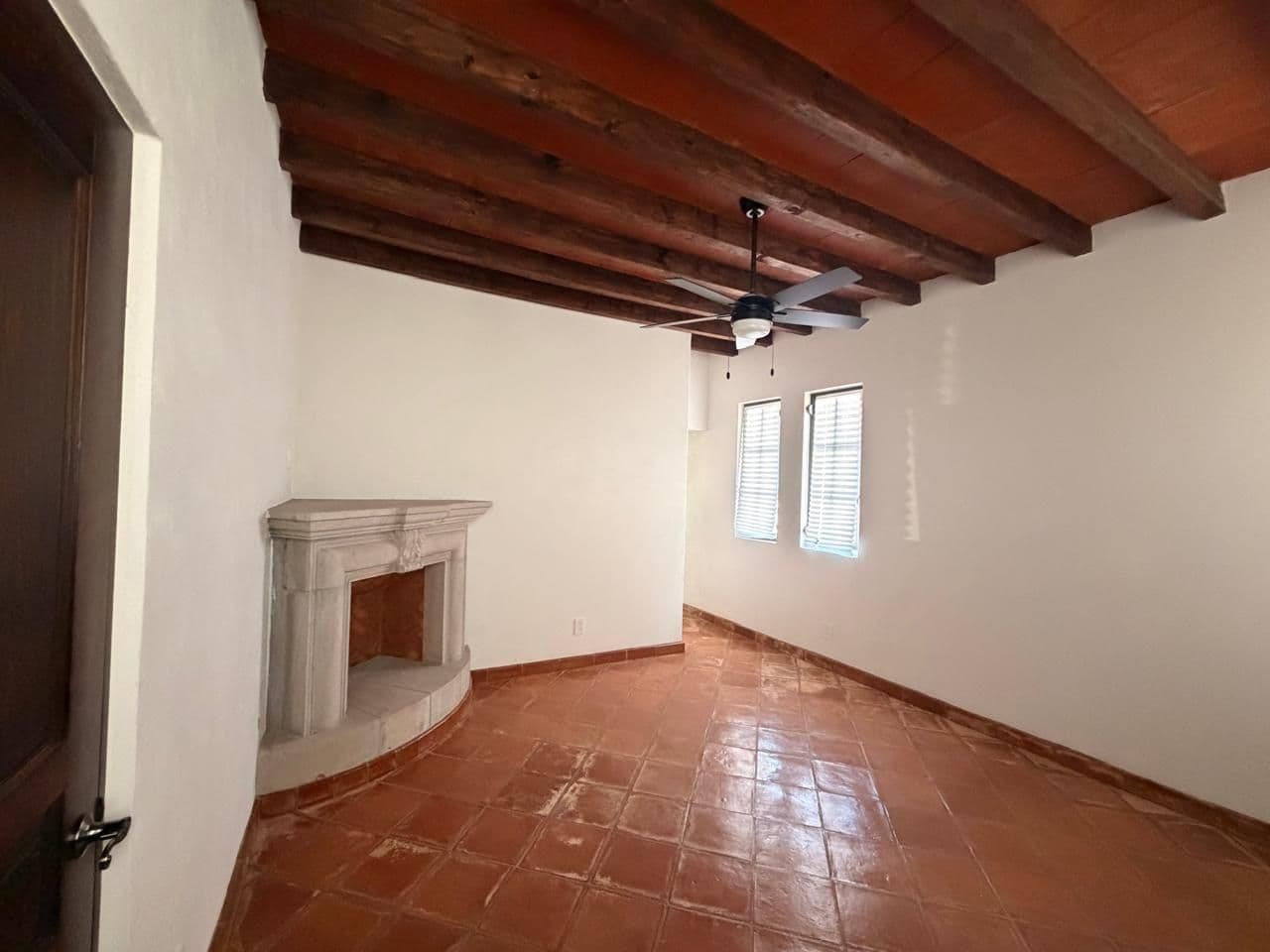 CASA VEINTIOCHO DE ABRIL — photo 6 of 9