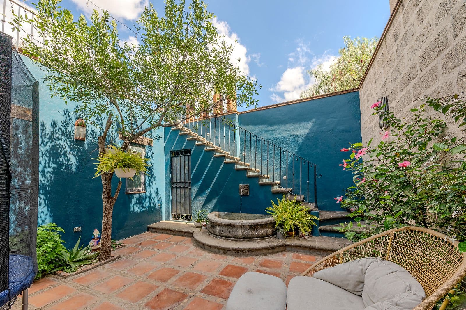 Casa Blue — photo 9 of 10