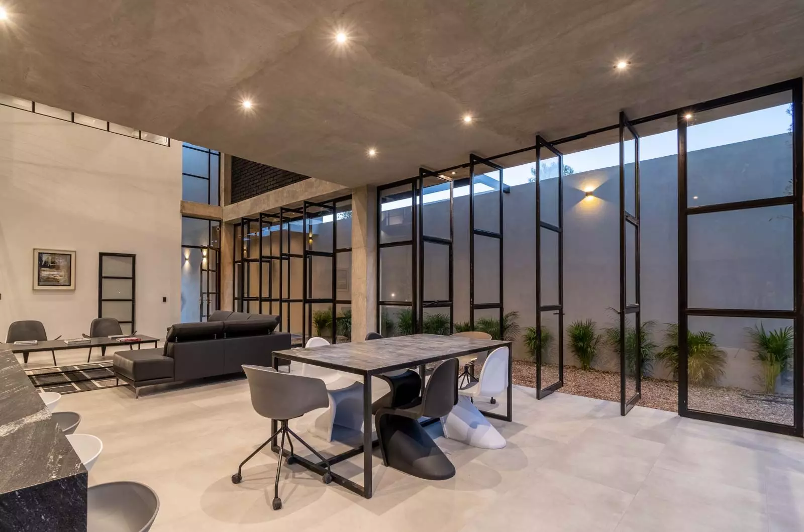 Brut House — photo 6 of 10