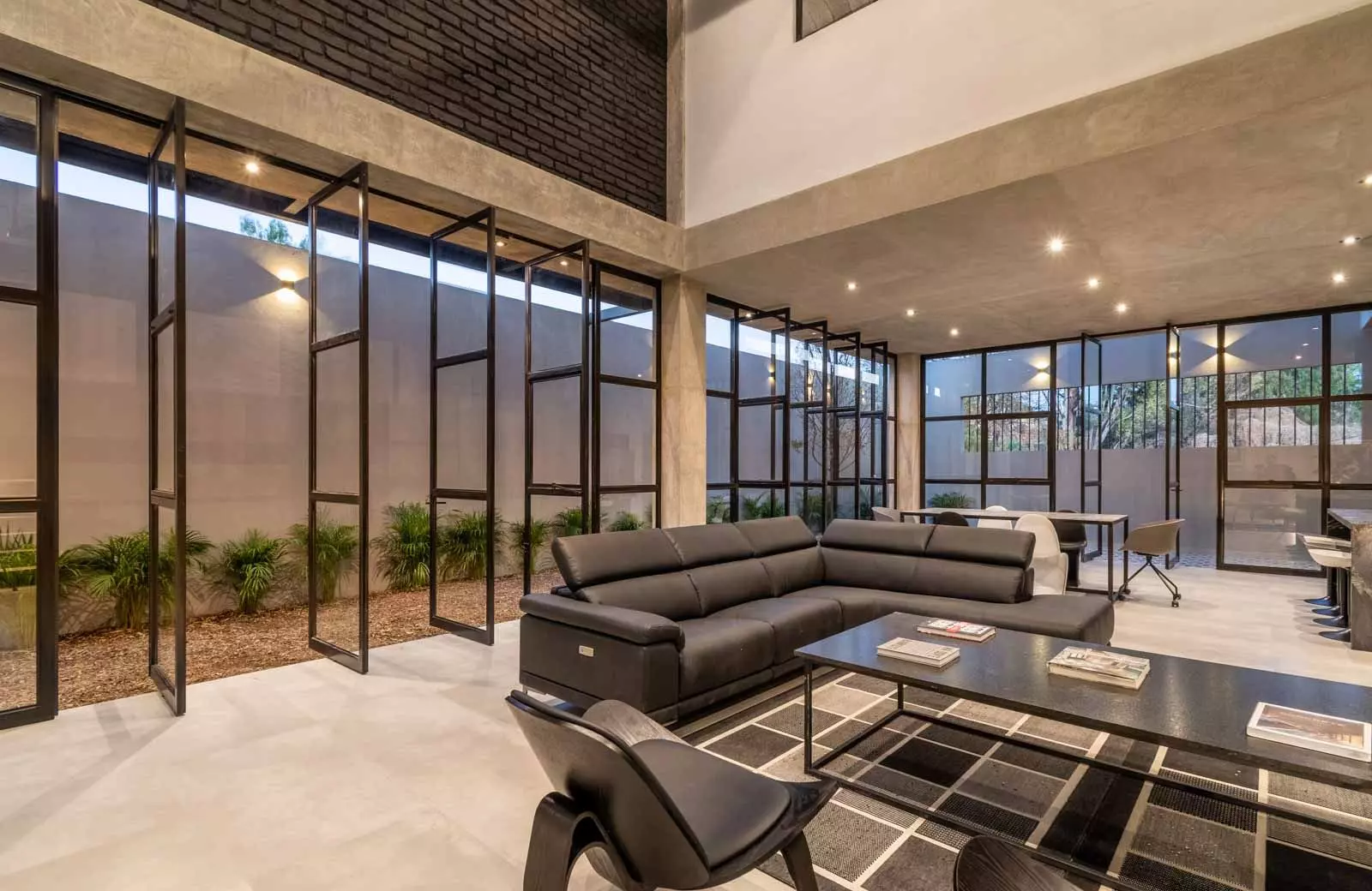 Brut House — photo 4 of 10