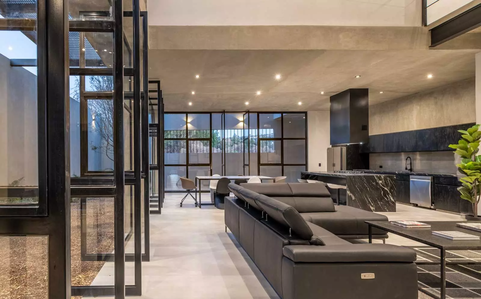Brut House — photo 5 of 10