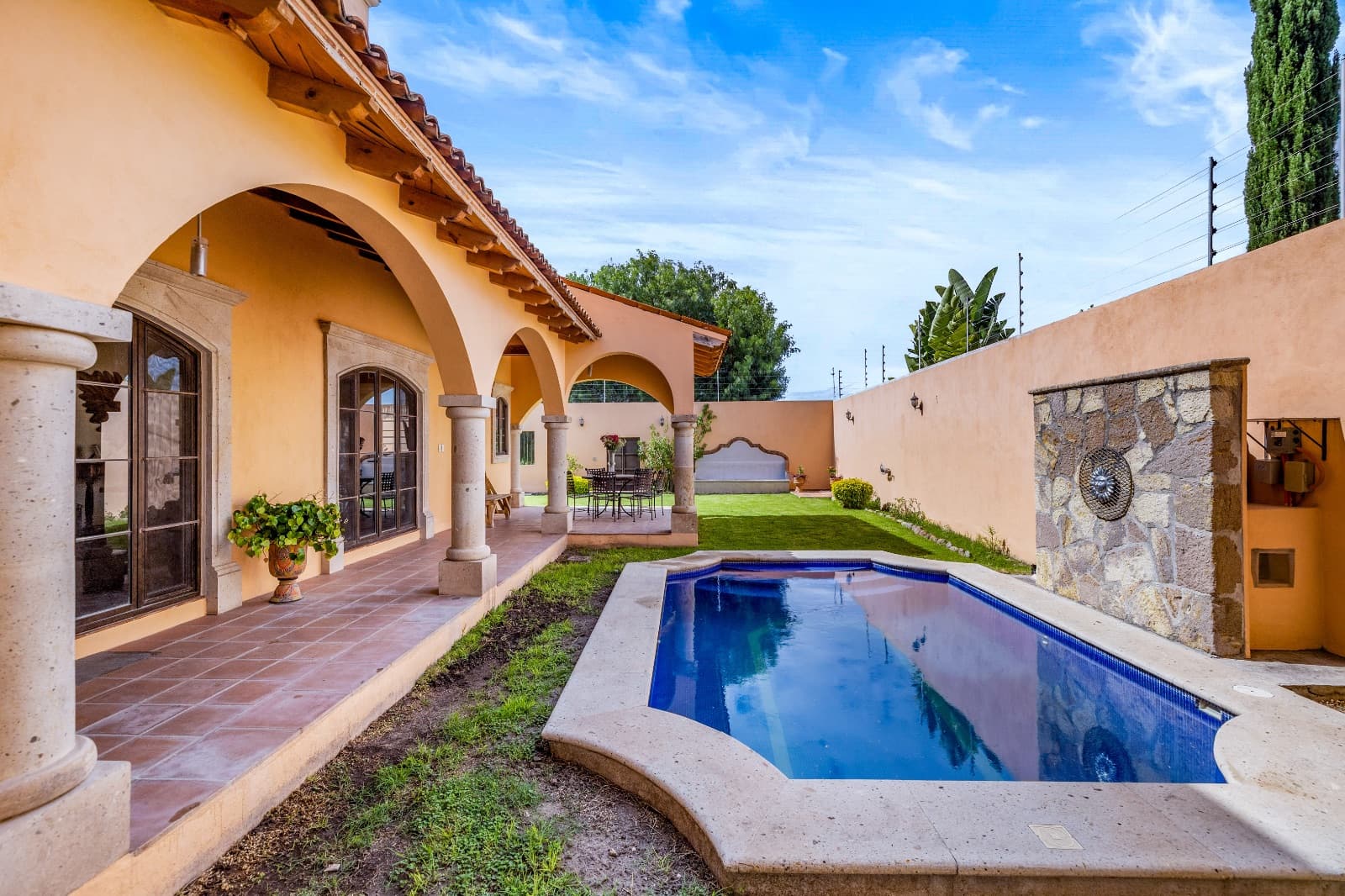 Casa Linda Lavanda — photo 1 of 10