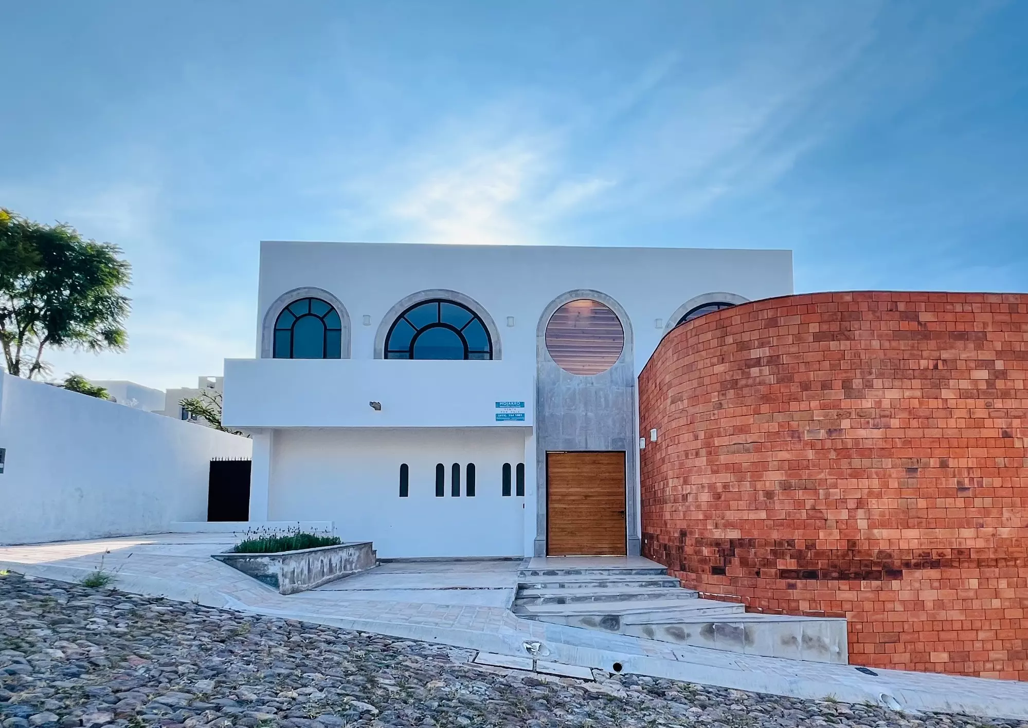 CASA LEO — photo 1 of 10