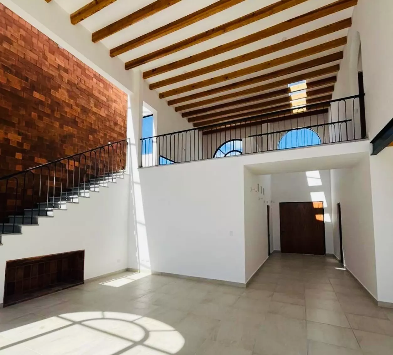 CASA LEO — photo 7 of 10
