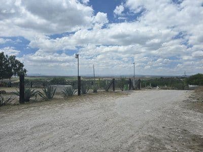 1,000m² lot offering great mountain and valley views — photo 5 of 6