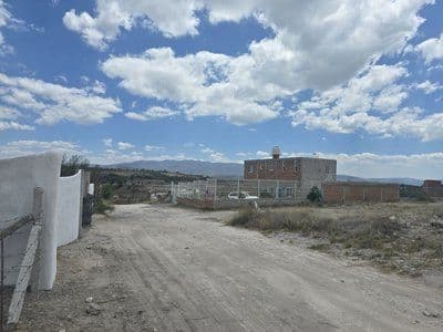 1,000m² lot offering great mountain and valley views — photo 6 of 6