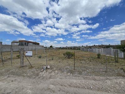 1,000m² lot offering great mountain and valley views — photo 2 of 6