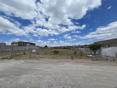 1,000m² lot offering great mountain and valley views — photo 3 of 6