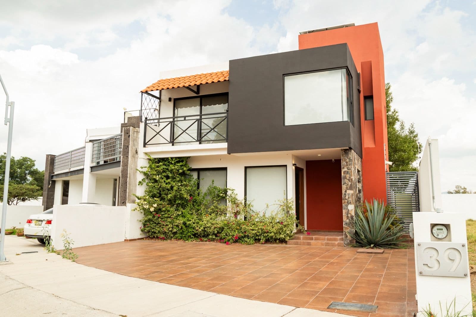 CASA FRIDA KAHLO, EN RENTA, ZIRÁNDARO — photo 1 of 10