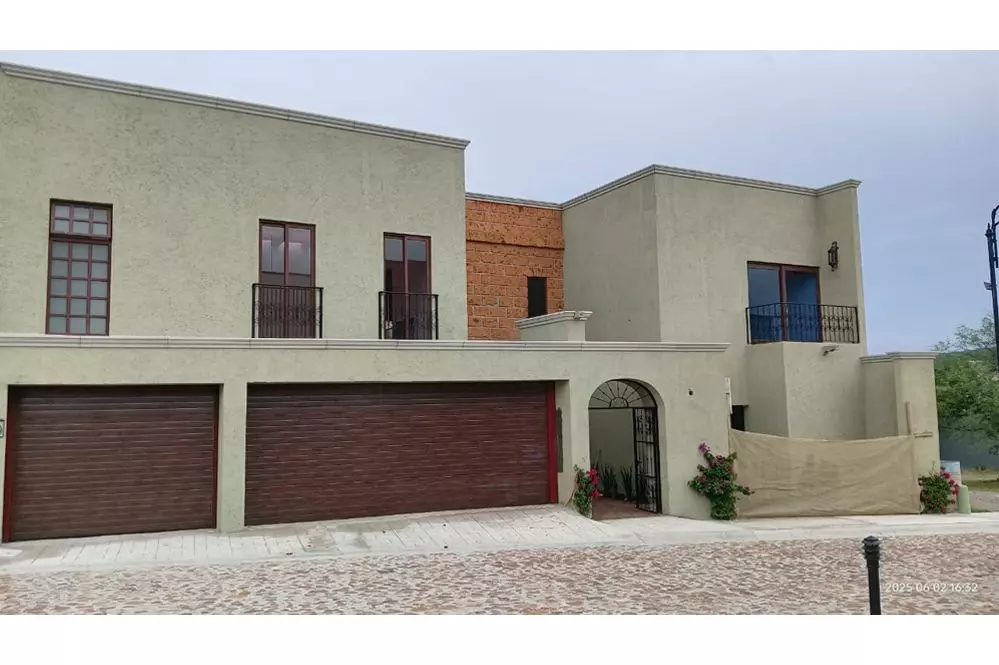 Casa Beatriz — photo 1 of 10