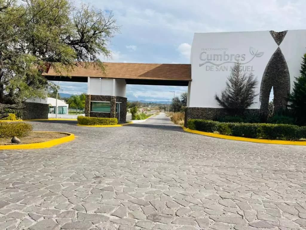 Prime Lot For Sale In Cumbres