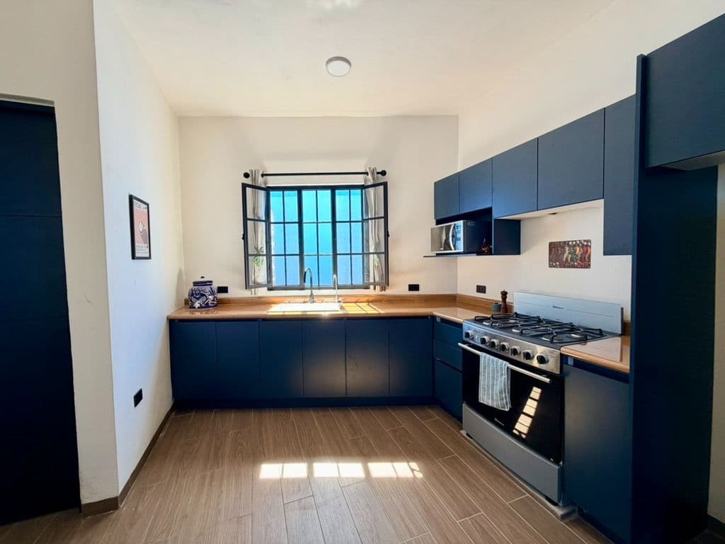Furnished 2-Bedroom Long-Term Rental with Office and Parroquia Views in San Miguel de Allende — photo 6 of 10