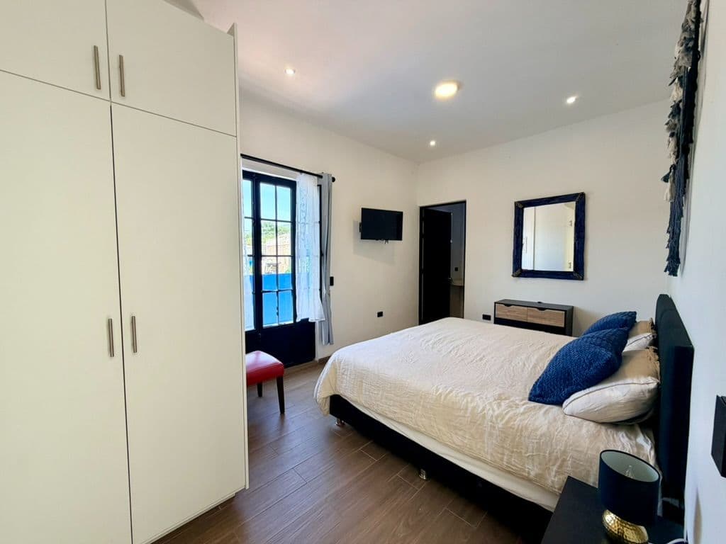 Furnished 2-Bedroom Long-Term Rental with Office and Parroquia Views in San Miguel de Allende — photo 8 of 10