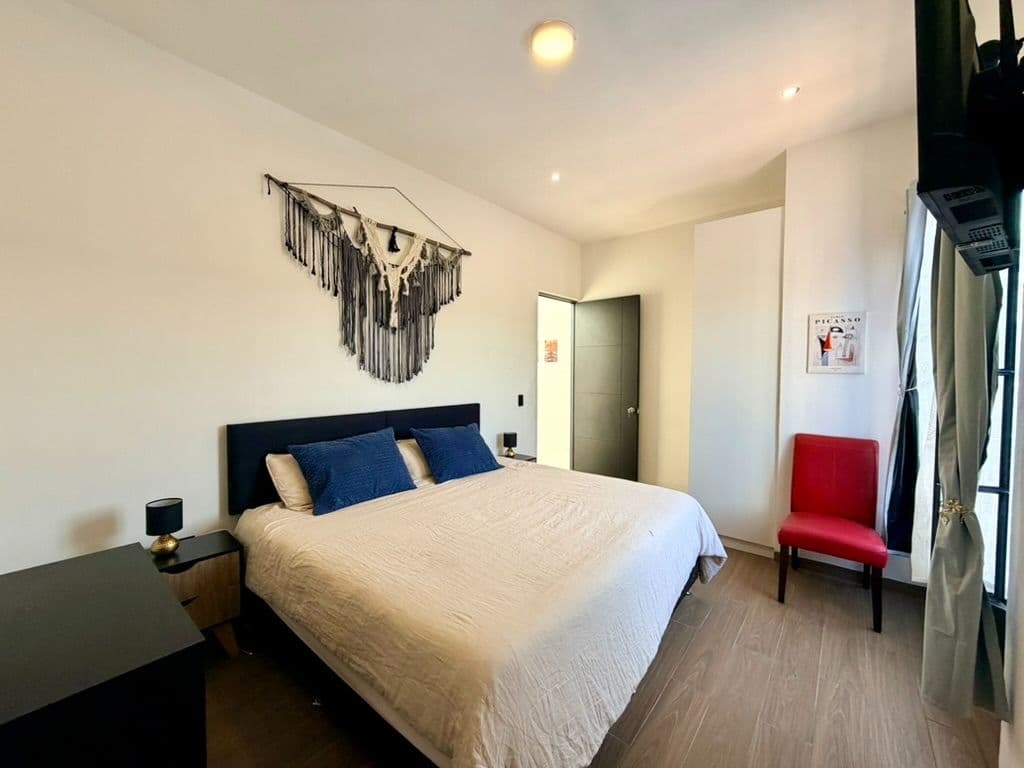 Furnished 2-Bedroom Long-Term Rental with Office and Parroquia Views in San Miguel de Allende — photo 9 of 10