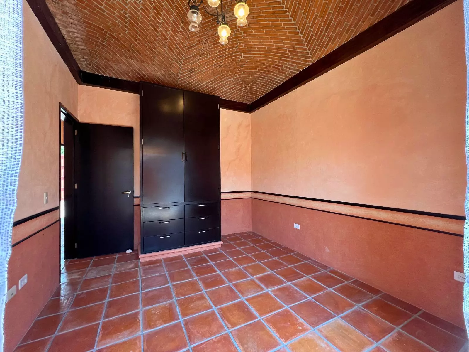 Colonial Investment — photo 2 of 10