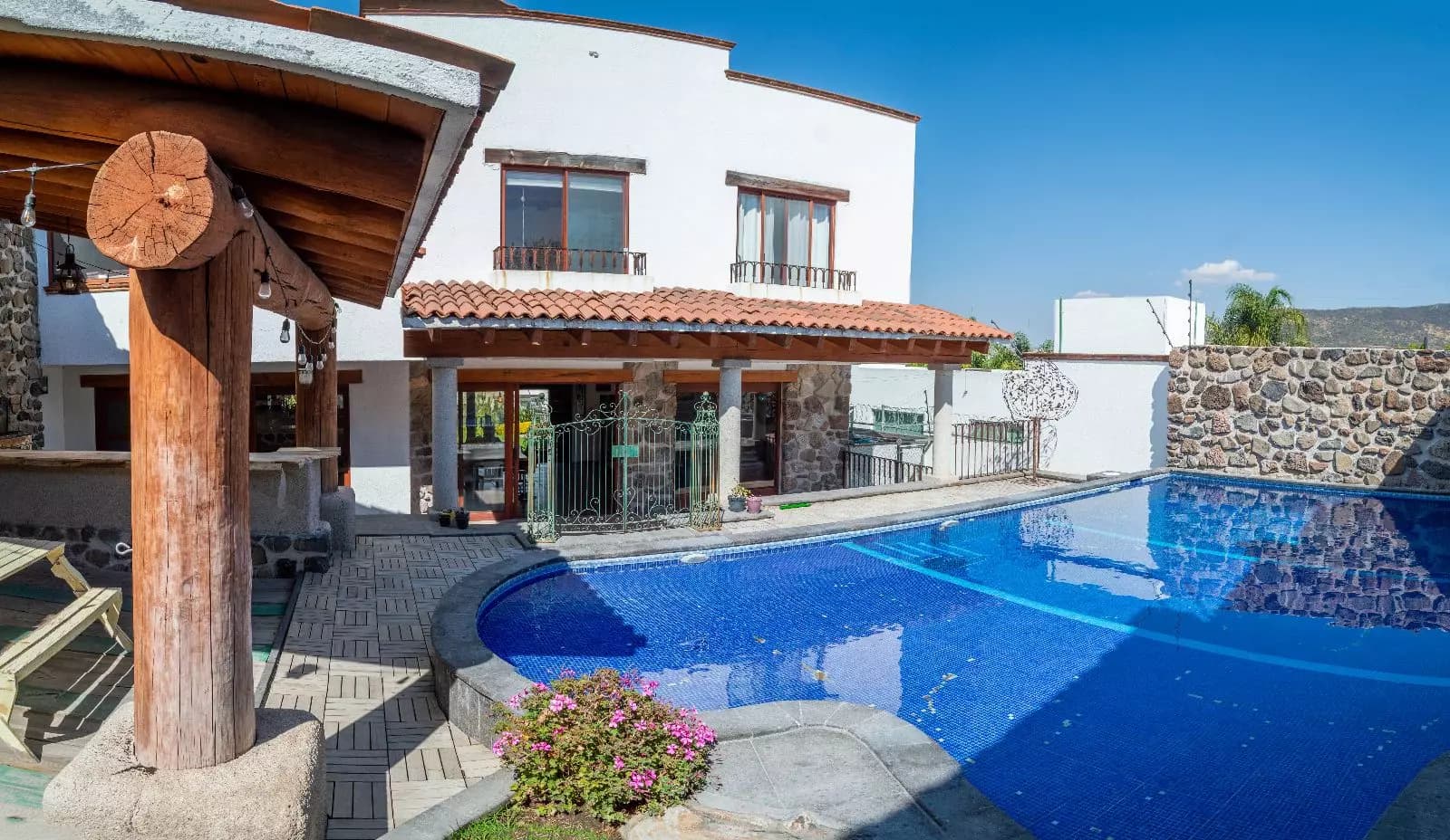 Casa Santa Rosa de Jauregui — photo 1 of 10