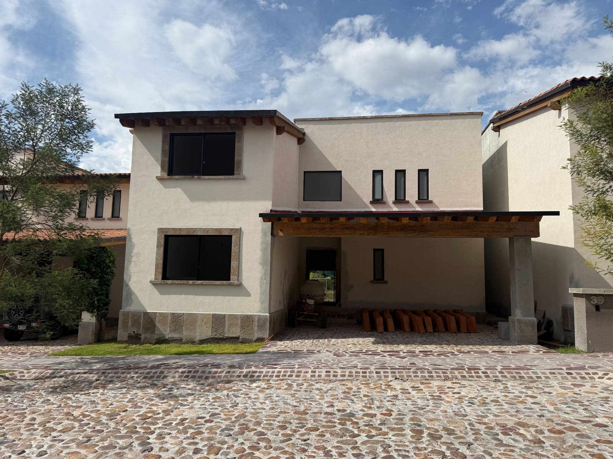 Casa Nueva Escondida — photo 3 of 7