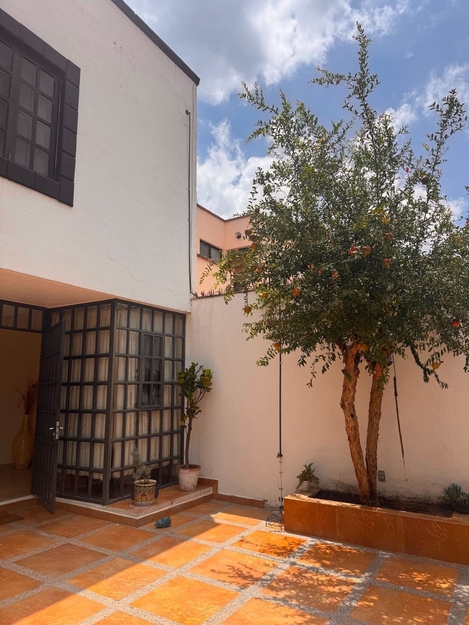 Casa Gloria — photo 1 of 10