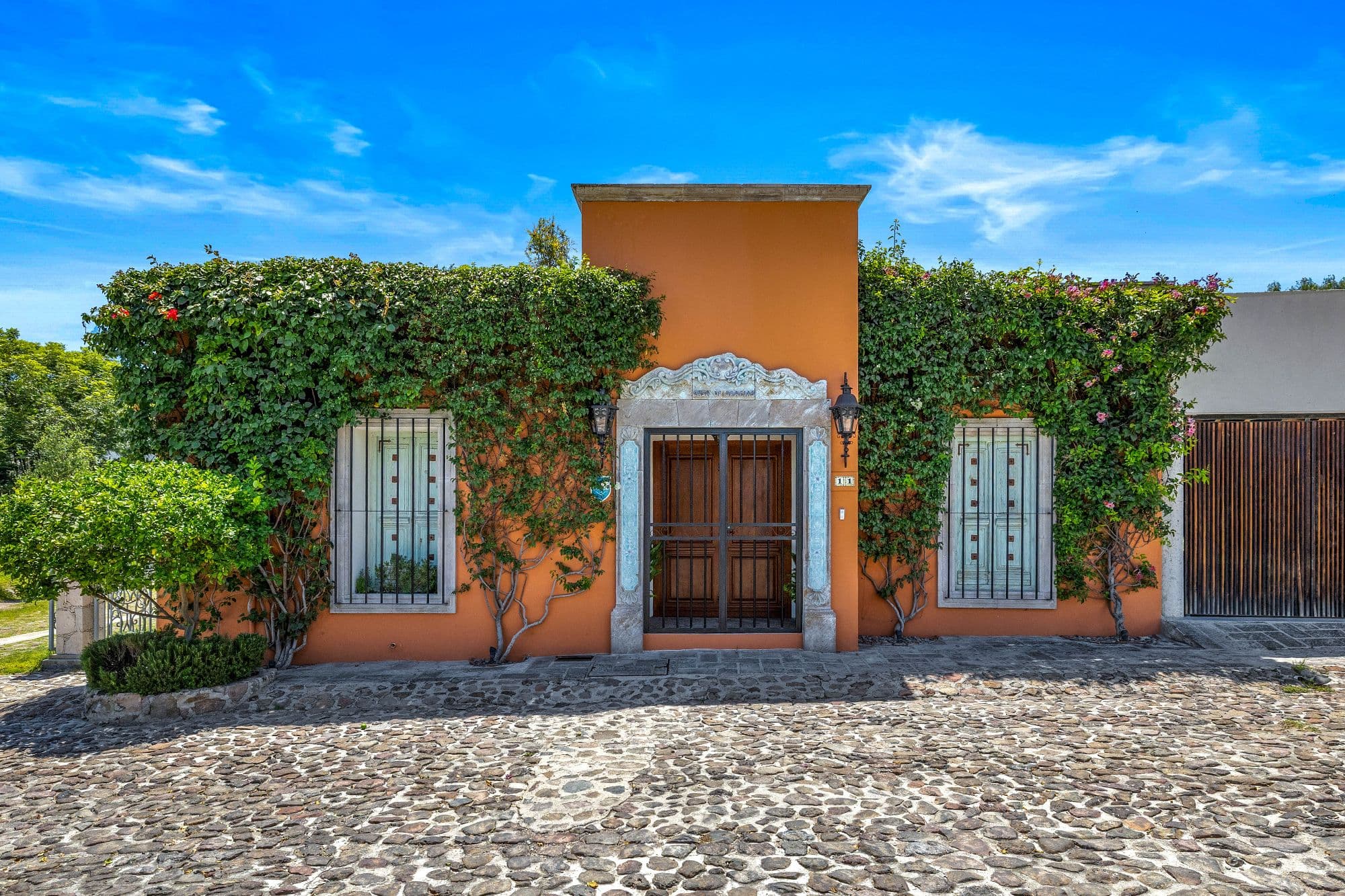 Casa de Gracias — photo 1 of 10