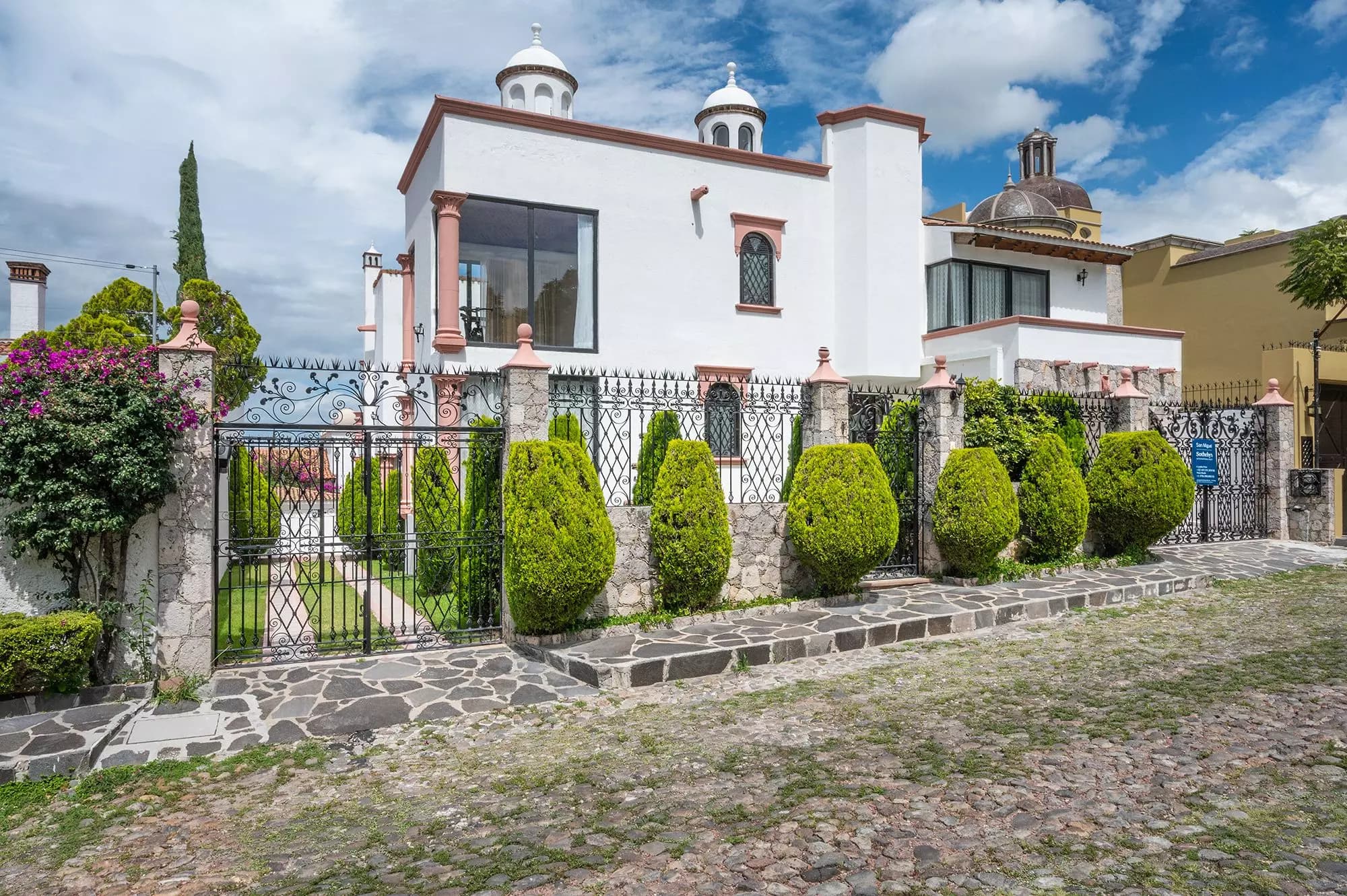 Casa de Las Fuentes — photo 1 of 10