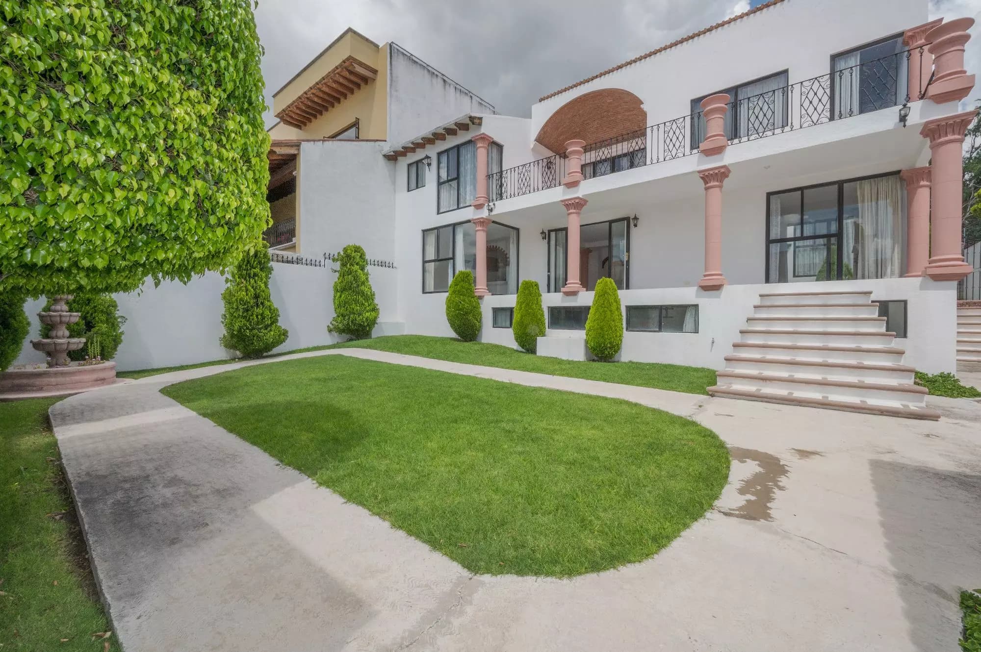 Casa de Las Fuentes — photo 9 of 10
