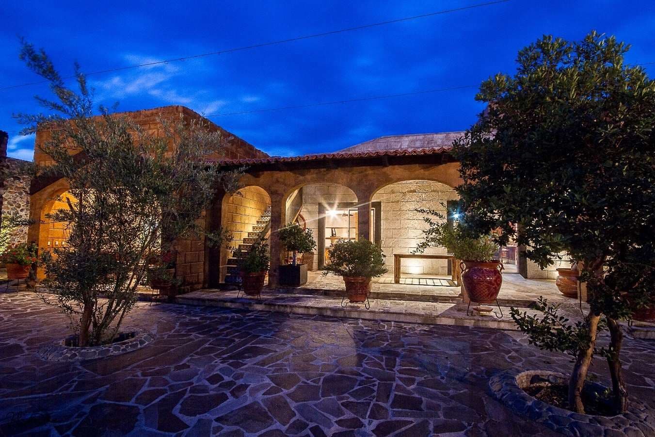 Casa de Los Angeles — photo 1 of 10