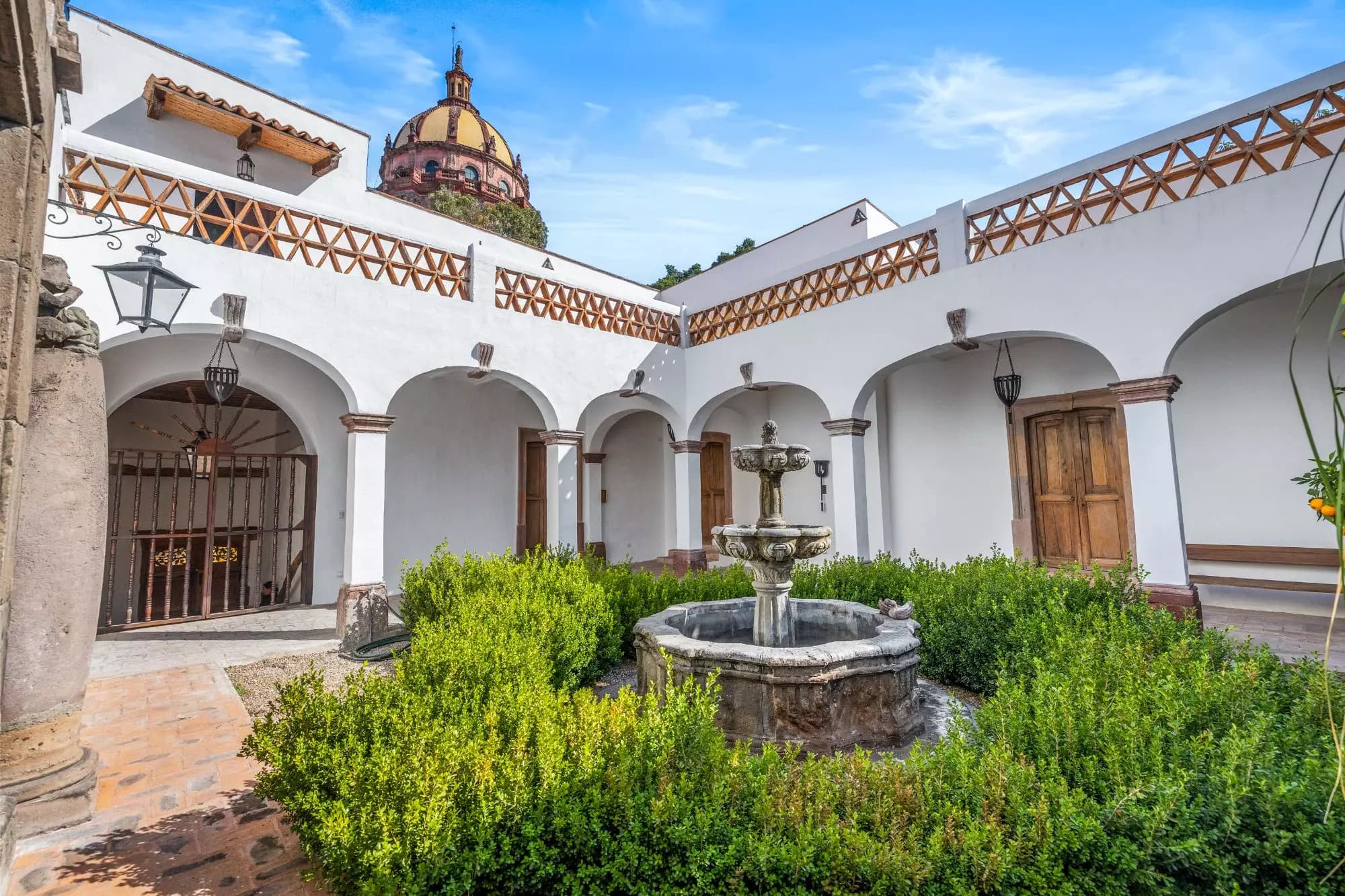 Casa Canal 42 — photo 1 of 10