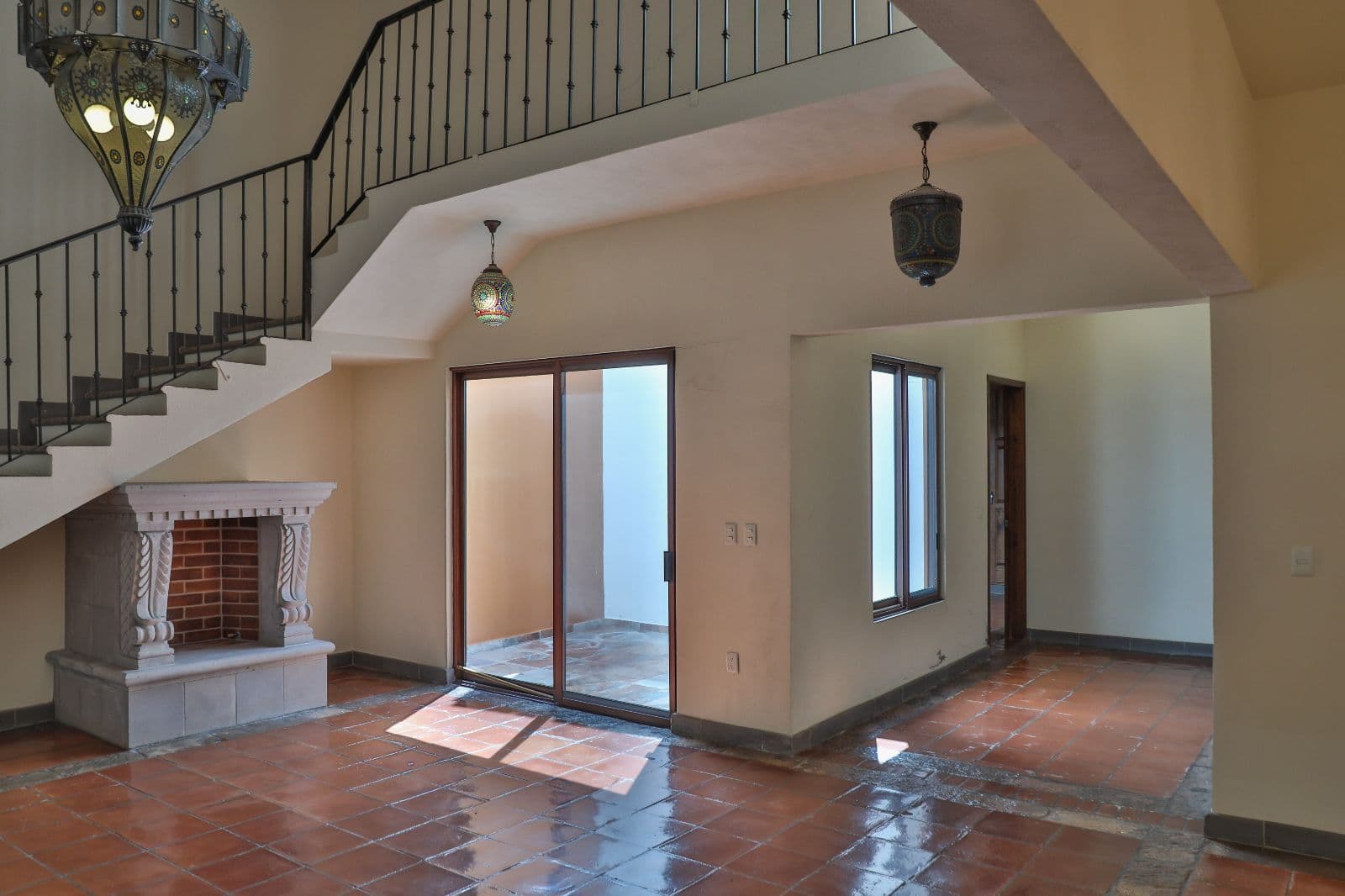 Charming house in El Capricho — photo 3 of 10