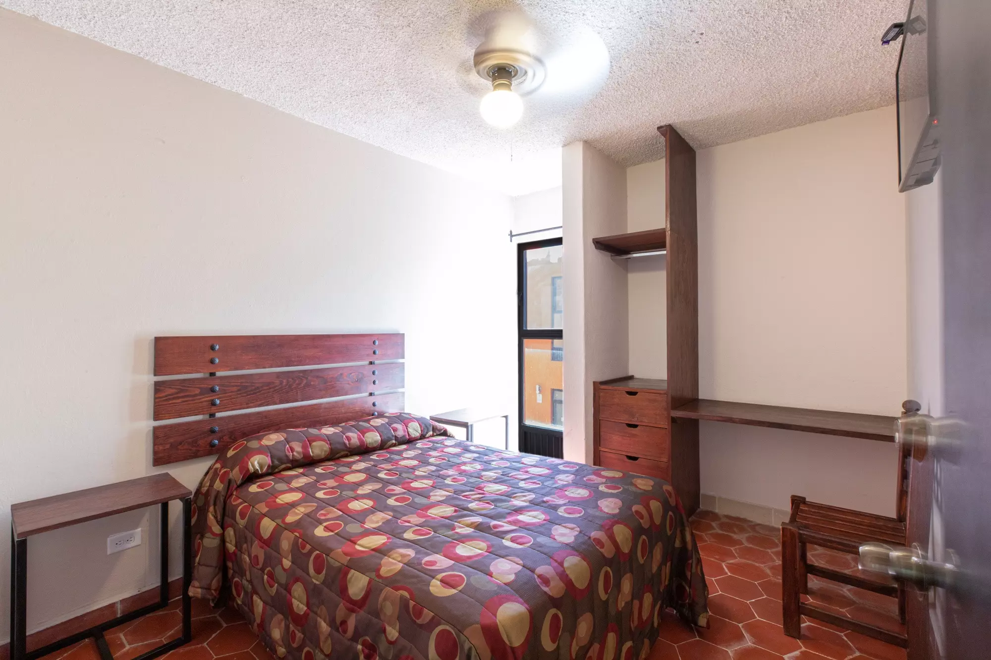 HOTEL SALIDA A CELAYA — photo 2 of 10