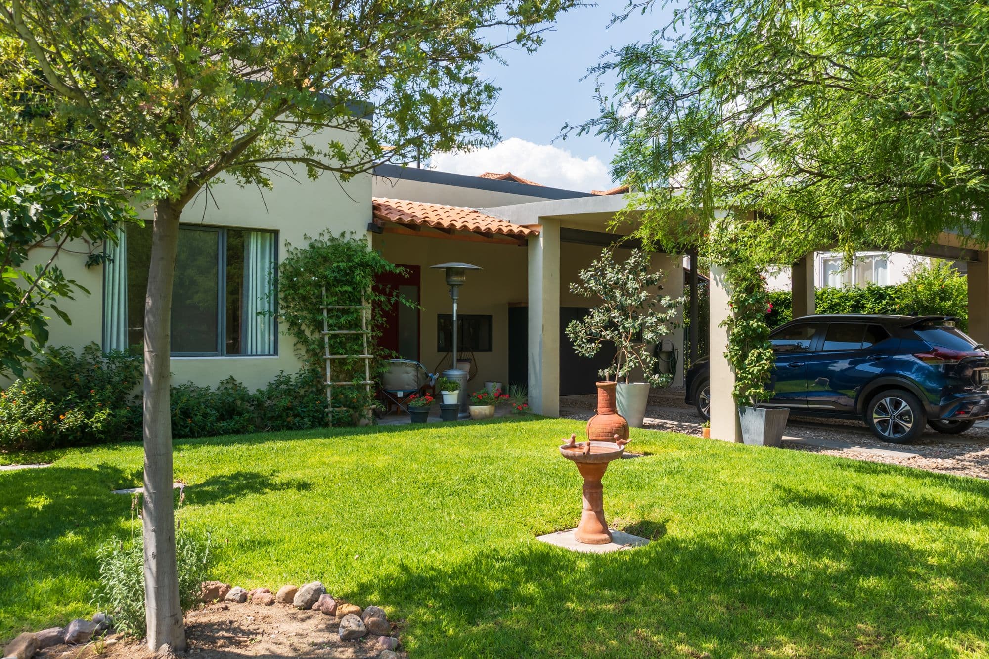 Casa Bella — photo 1 of 10