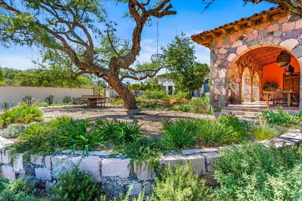 Hacienda Amor — photo 7 of 10