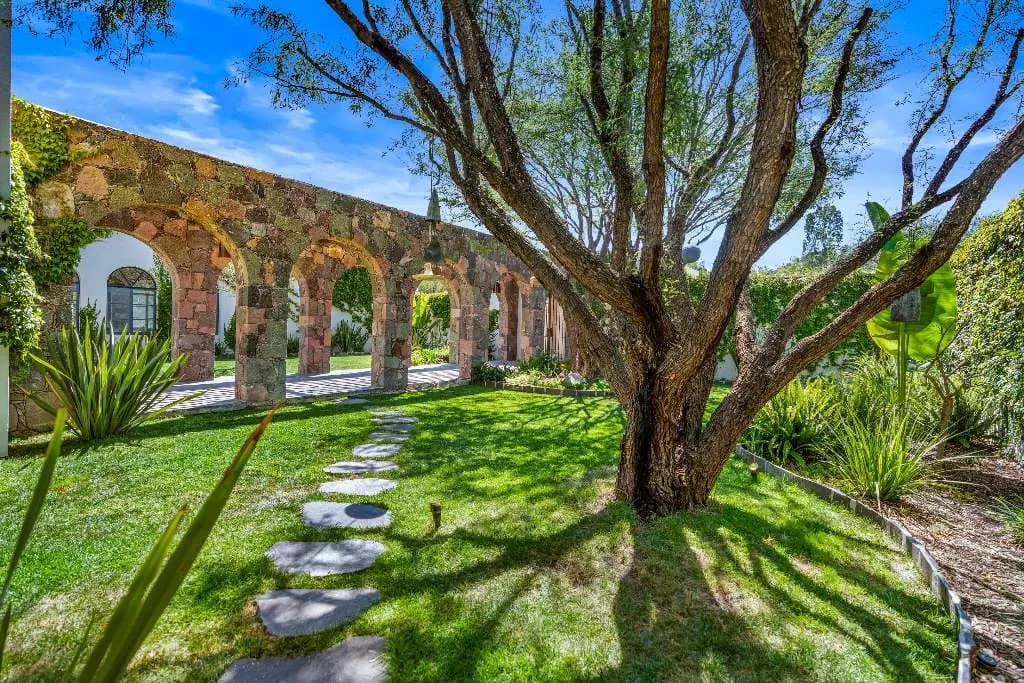Hacienda Amor — photo 8 of 10