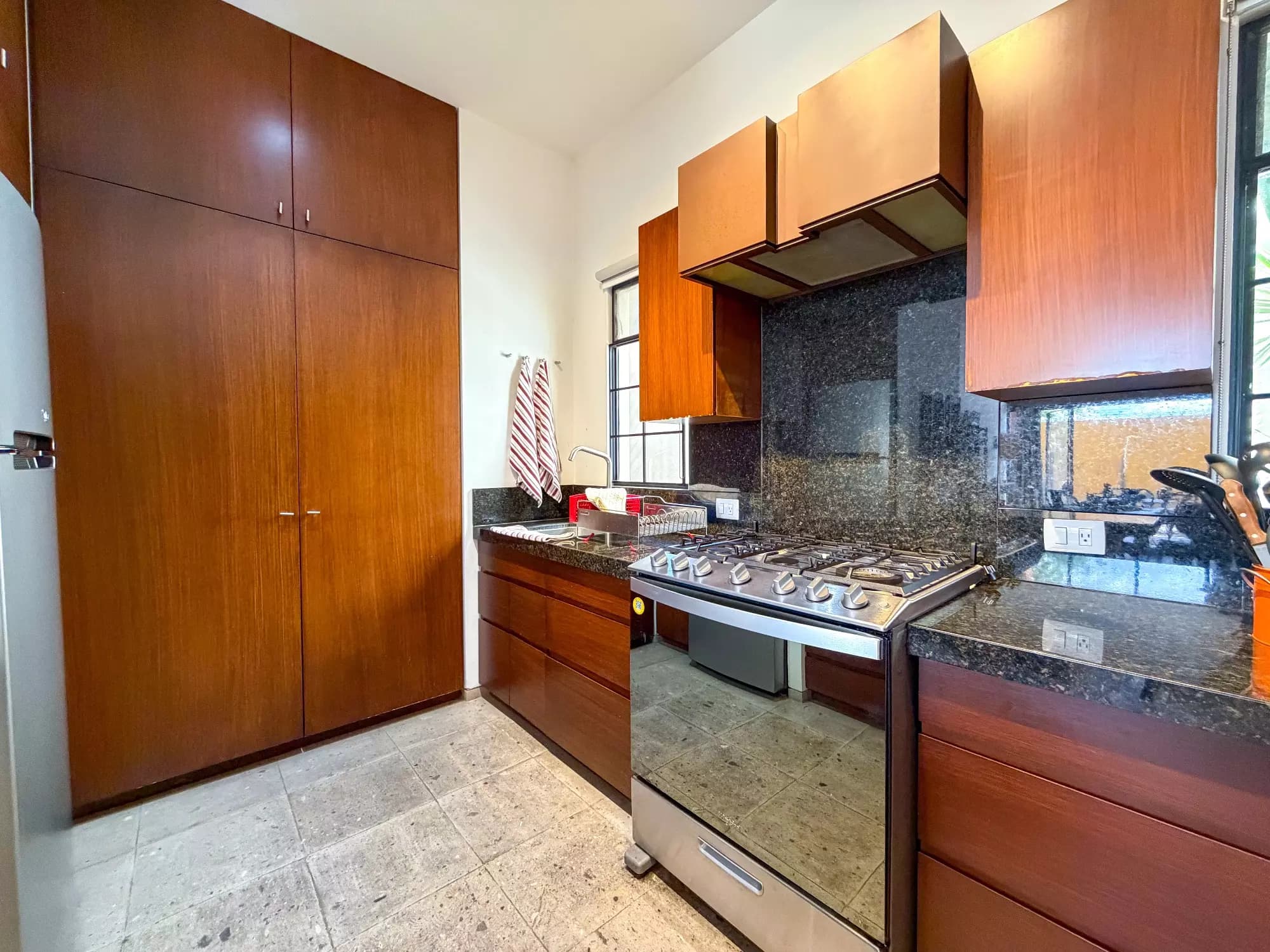 Residencial Chimal Apartment 1 — photo 6 of 10
