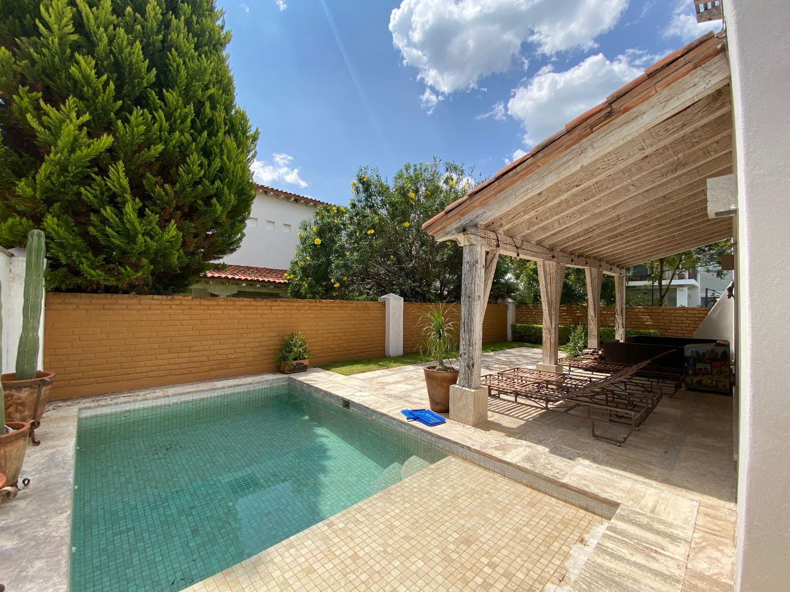 CASA EN RENTA OTOMÍ RESIDENCIAL — photo 1 of 10