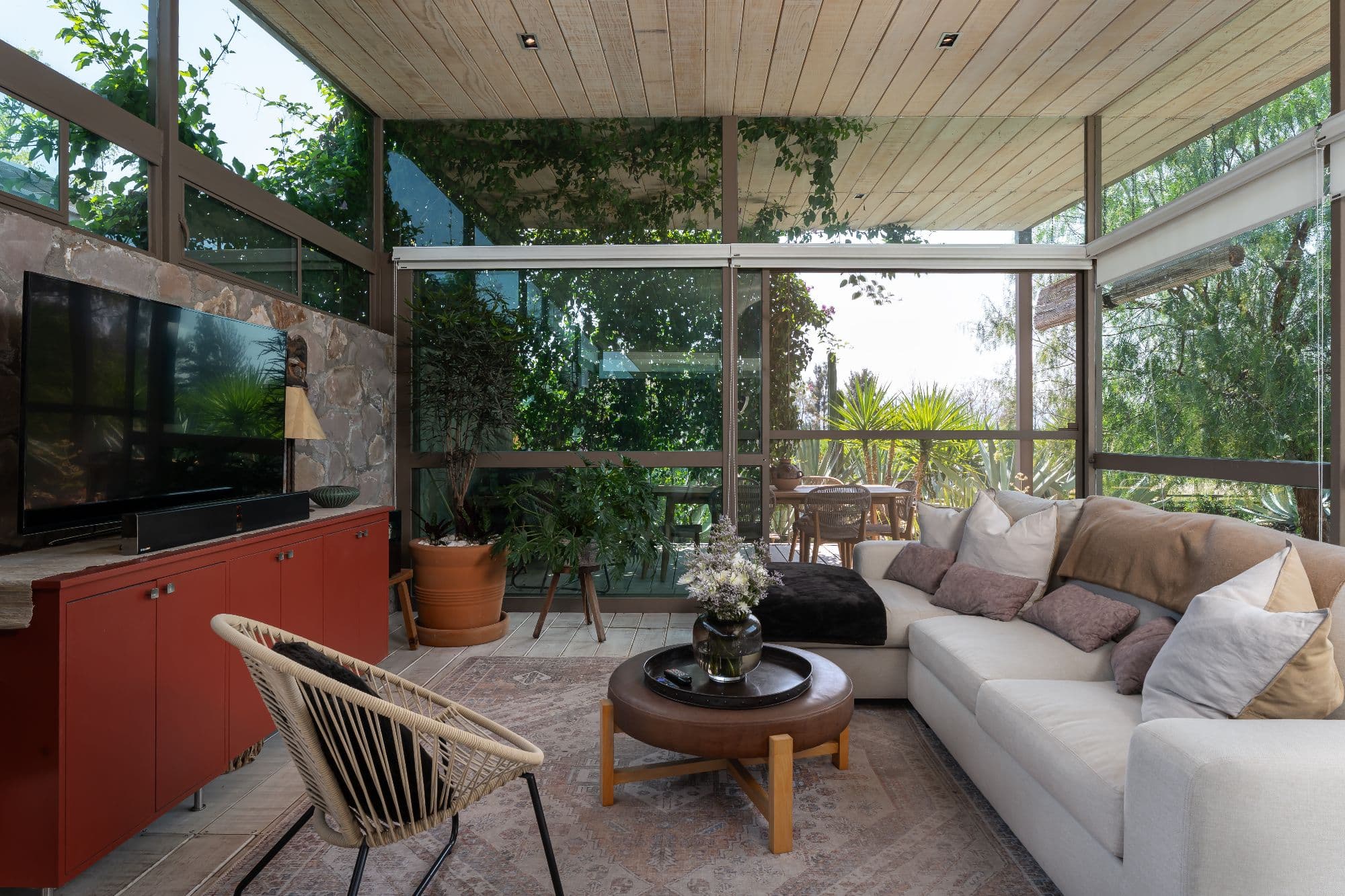 Modern Country Retreat — photo 2 of 10