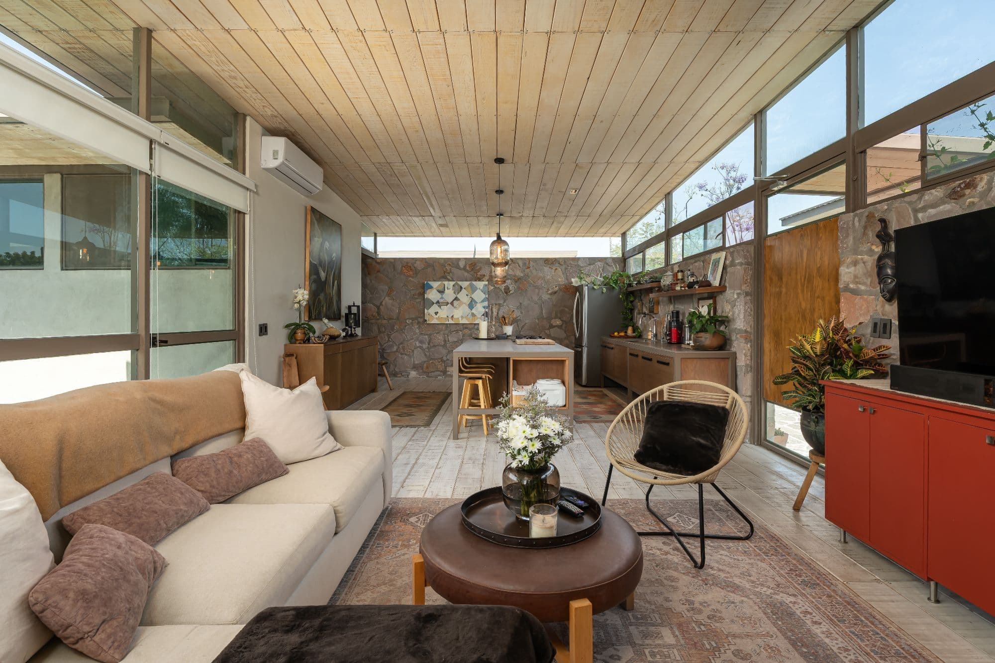 Modern Country Retreat — photo 5 of 10