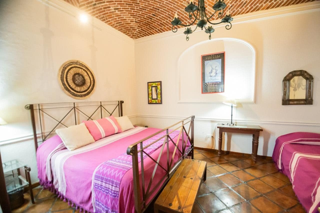 CASA RELOX — photo 1 of 10