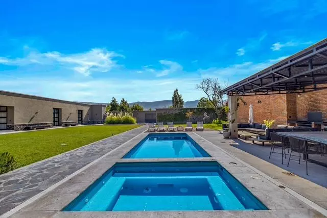 Casa Tres Olivos — photo 1 of 10