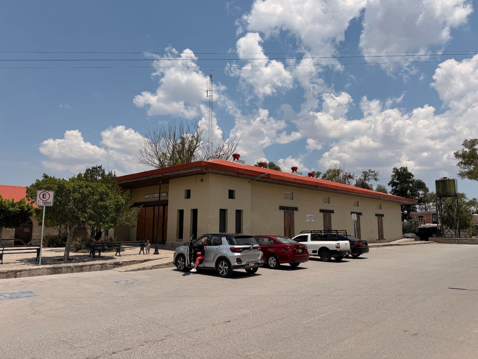ANTIGUA ESTACIÓN DE FERROCARRIL — photo 2 of 7