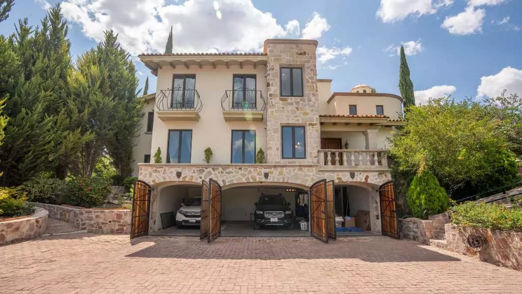 Casa Lago — photo 8 of 10