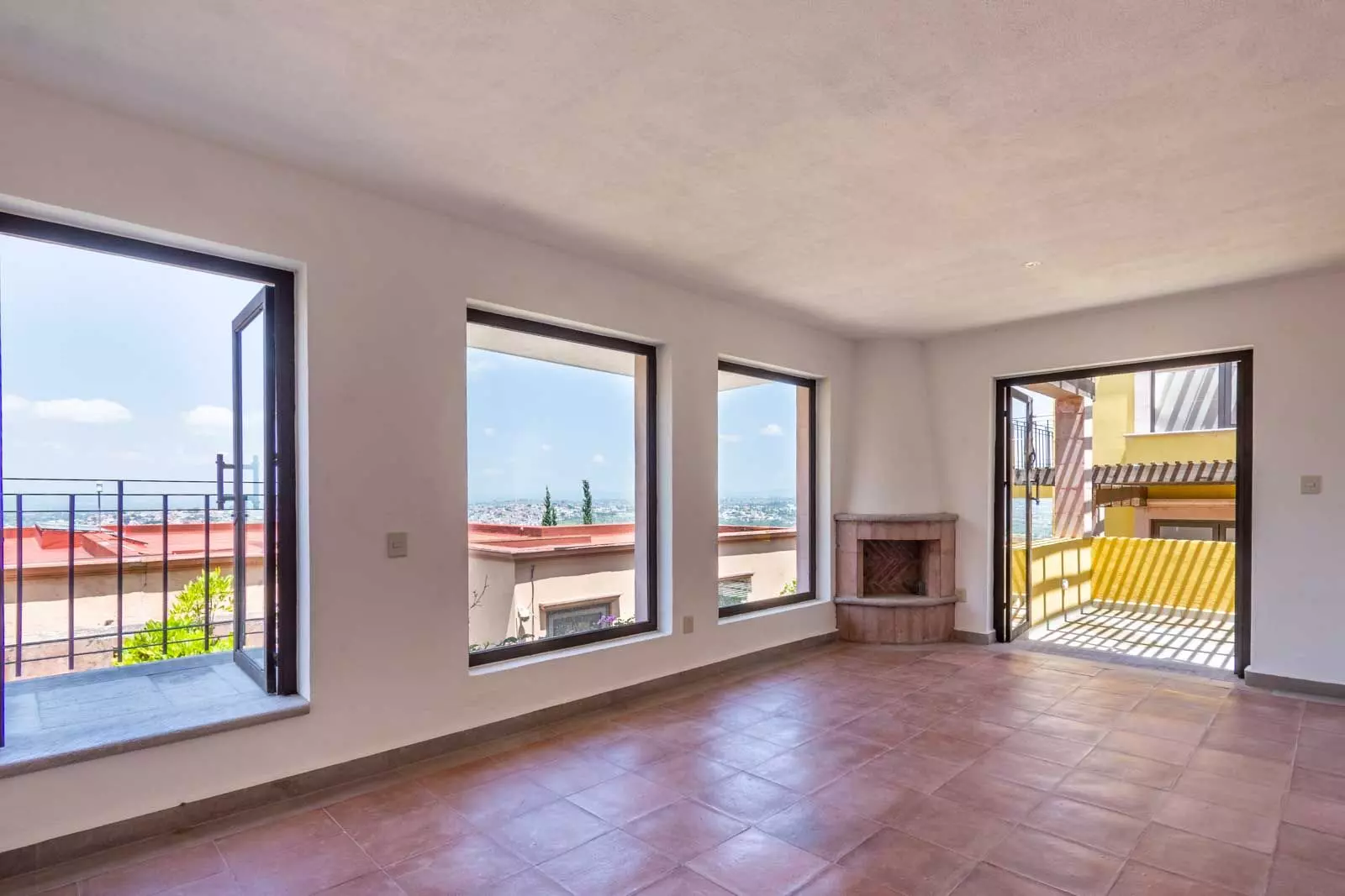 Arcángeles San Uriel 2BR — photo 1 of 10